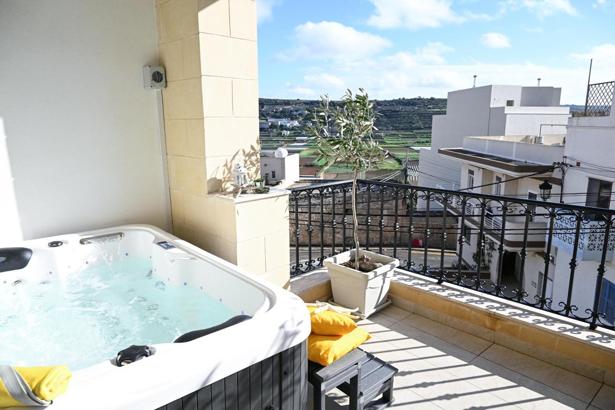 Fl 1 Ta'Lonza Luxury With Hot Tub By Homely Mellieha Exterior photo