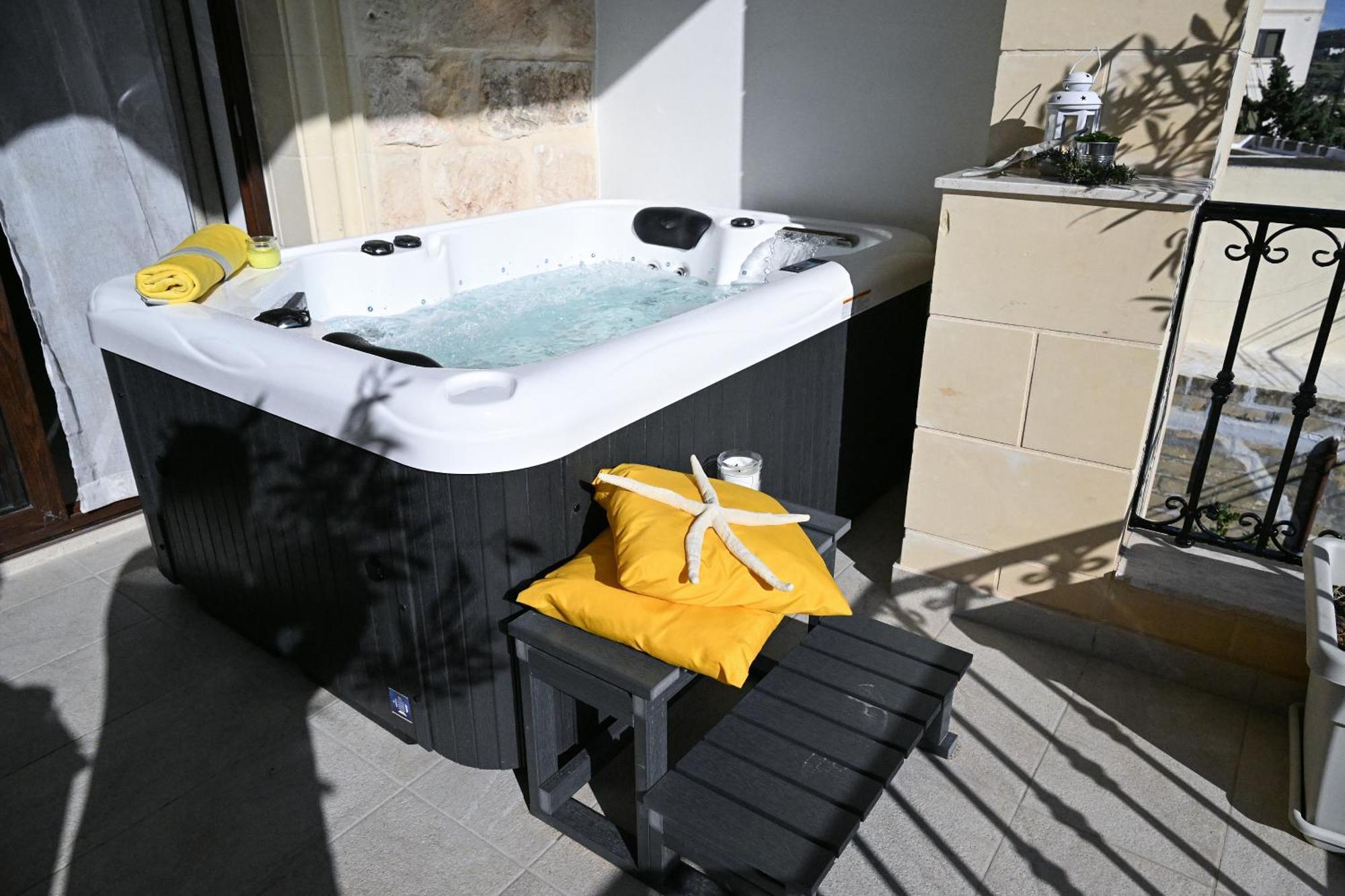 Fl 1 Ta'Lonza Luxury With Hot Tub By Homely Mellieha Exterior photo